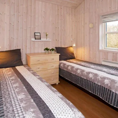 Three-bedroom Holiday In 83 *
