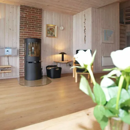 Three-bedroom Holiday In 83 *
