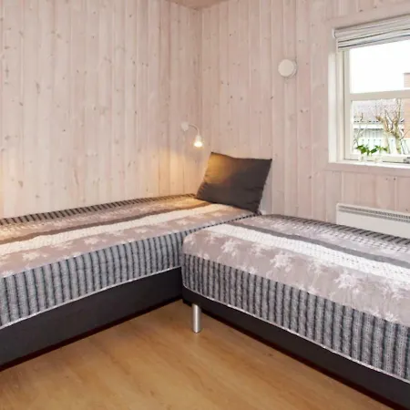 Three-bedroom Holiday In 83